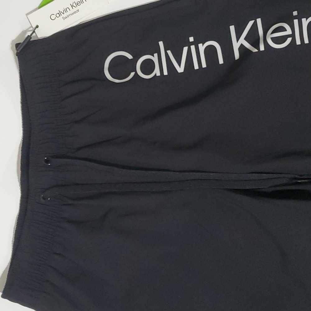 Swimwear Calvin Klein, chlorine resistant, upf 40 + protection, new, size XS.